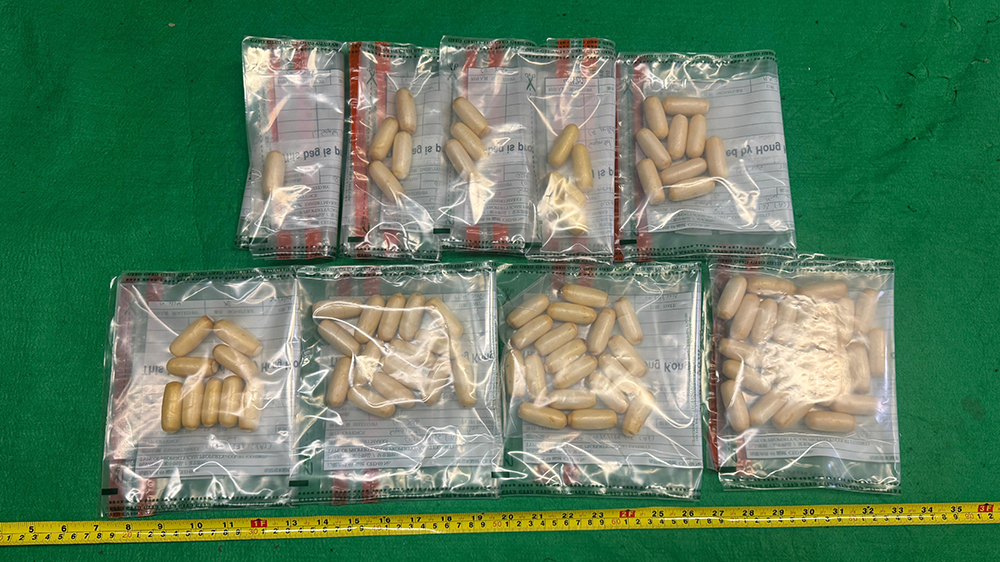 機場海關偵破旅客體內藏毒案 檢獲86粒重770克懷疑可卡因