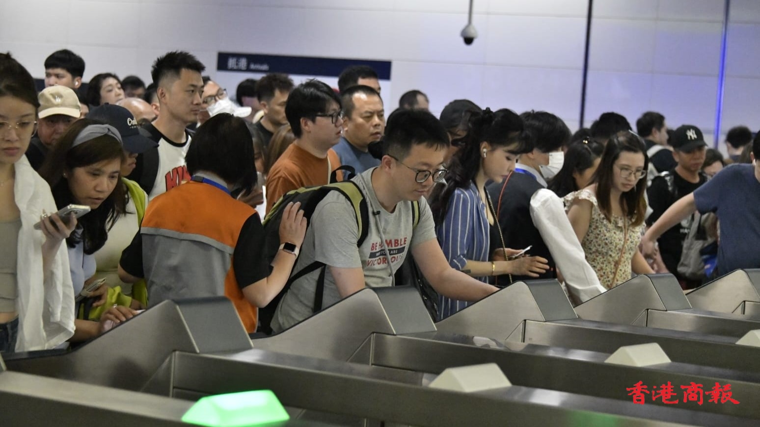 復活節假期最後一天 多個口岸現返港人潮 市民稱過關順暢