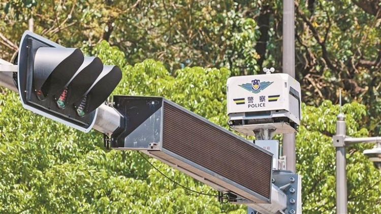 深圳交通信號燈杆上建起無人機「機場」