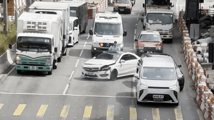 警方長沙灣截查可疑私家車 司機撞開2車逃脫 2男被捕