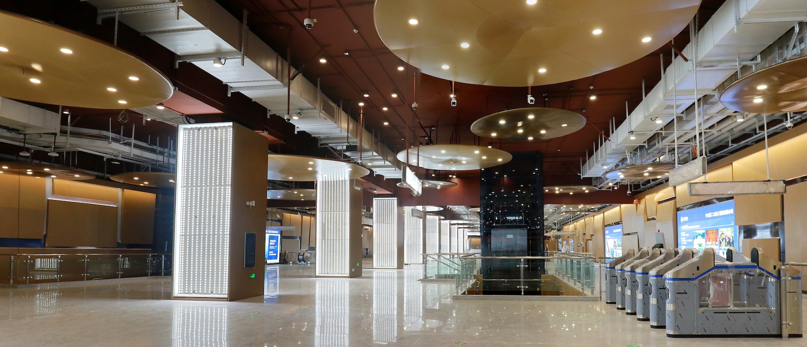 首度揭開車站靚麗面紗  廣州地鐵十二號線東西段將在年內開通