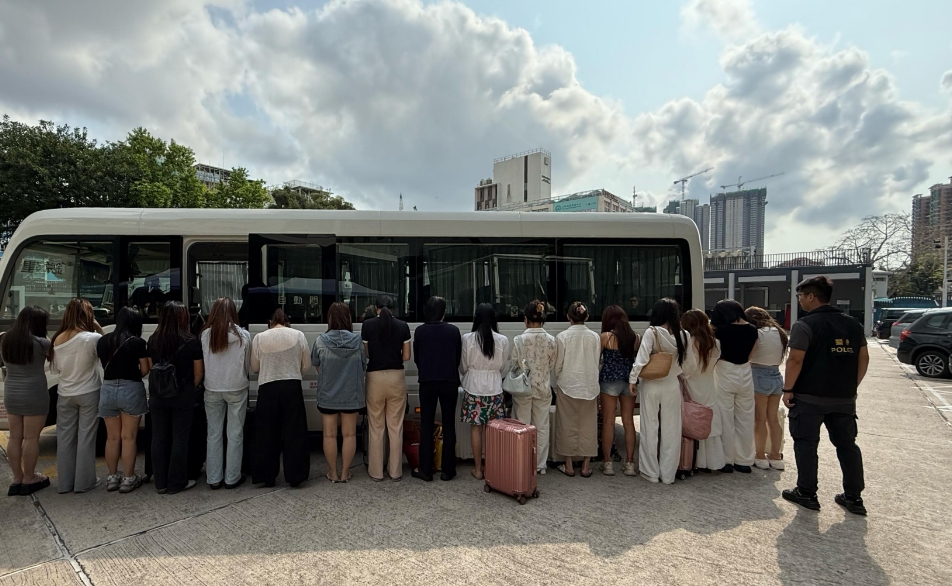 警方元朗掃黃 拘捕32名女子