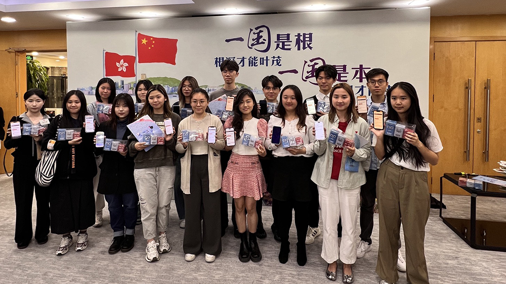 十餘位在京港生登記成為選民 籲新一代青年關注香港發展