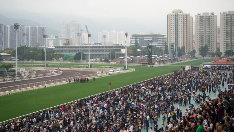 富衛保險冠軍賽馬日吸引4.6萬人入場 其中逾9300名是旅客創新高