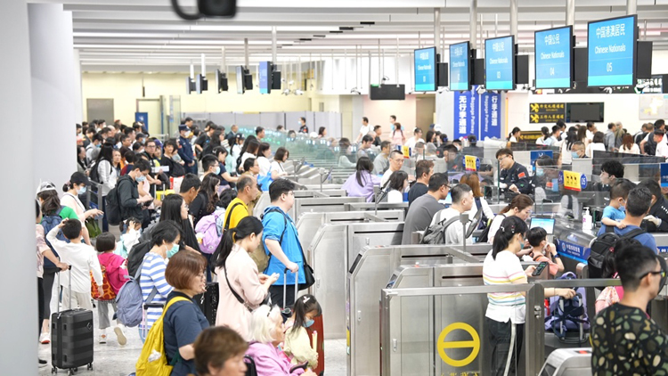 「五一」假期 西九龍邊檢發布「兩公布一提示」助力旅客參展暢遊通關順暢