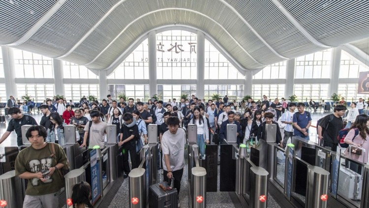 「五一」假期預計全社會跨區域人員流動量超14億人次