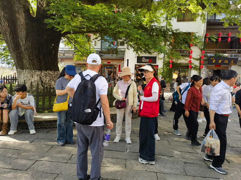 皖黟縣宏村鎮：以五四精神  護「五一」盛景
