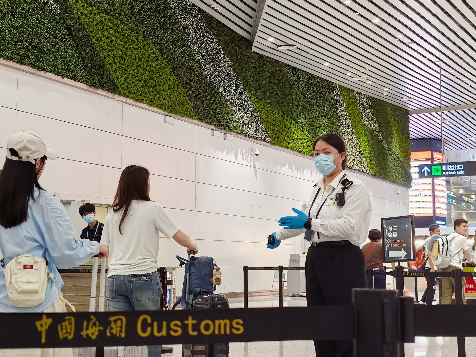 跨境遊持續火爆  「五一」假期廣州白雲機場口岸進出境人員增長超2成