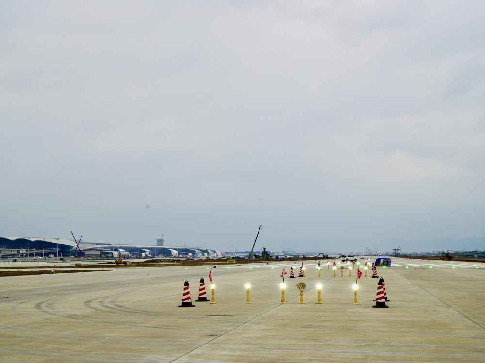 穗白雲機場第五跑道順利亮燈