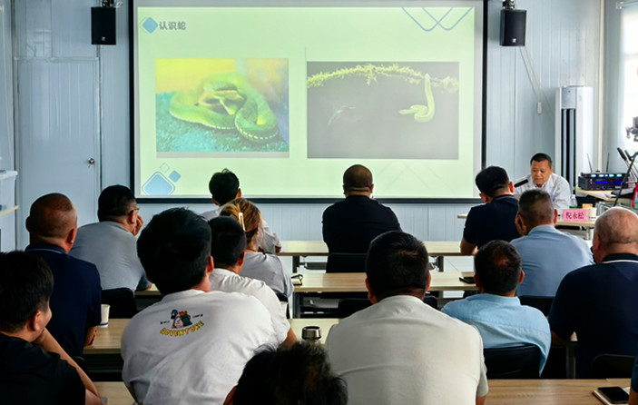 蛇影無形避險有術 皖祁門蛇傷科普活動走進高速「項目部」