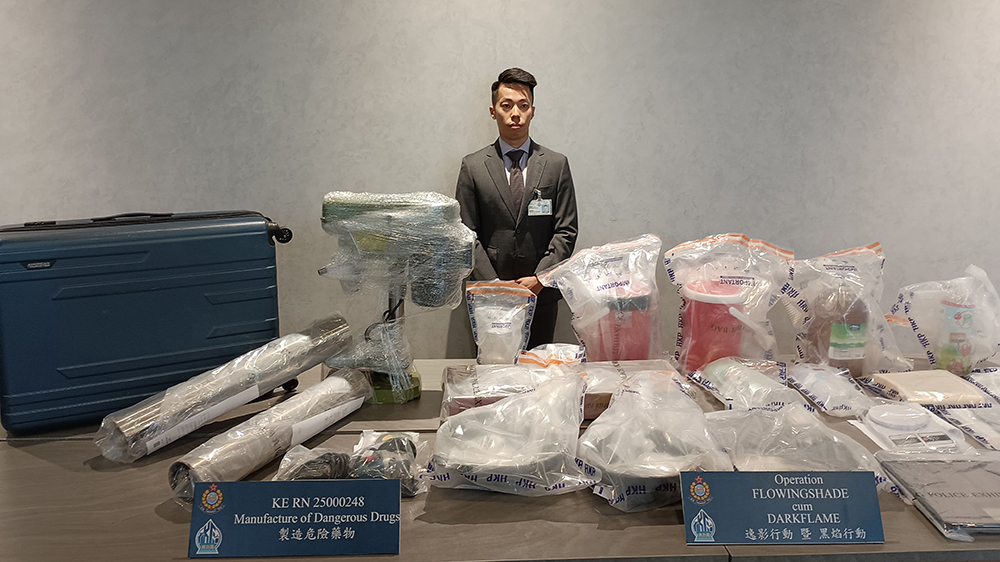 警破製毒工場及分銷中心 拘一外籍男檢330萬元毒品