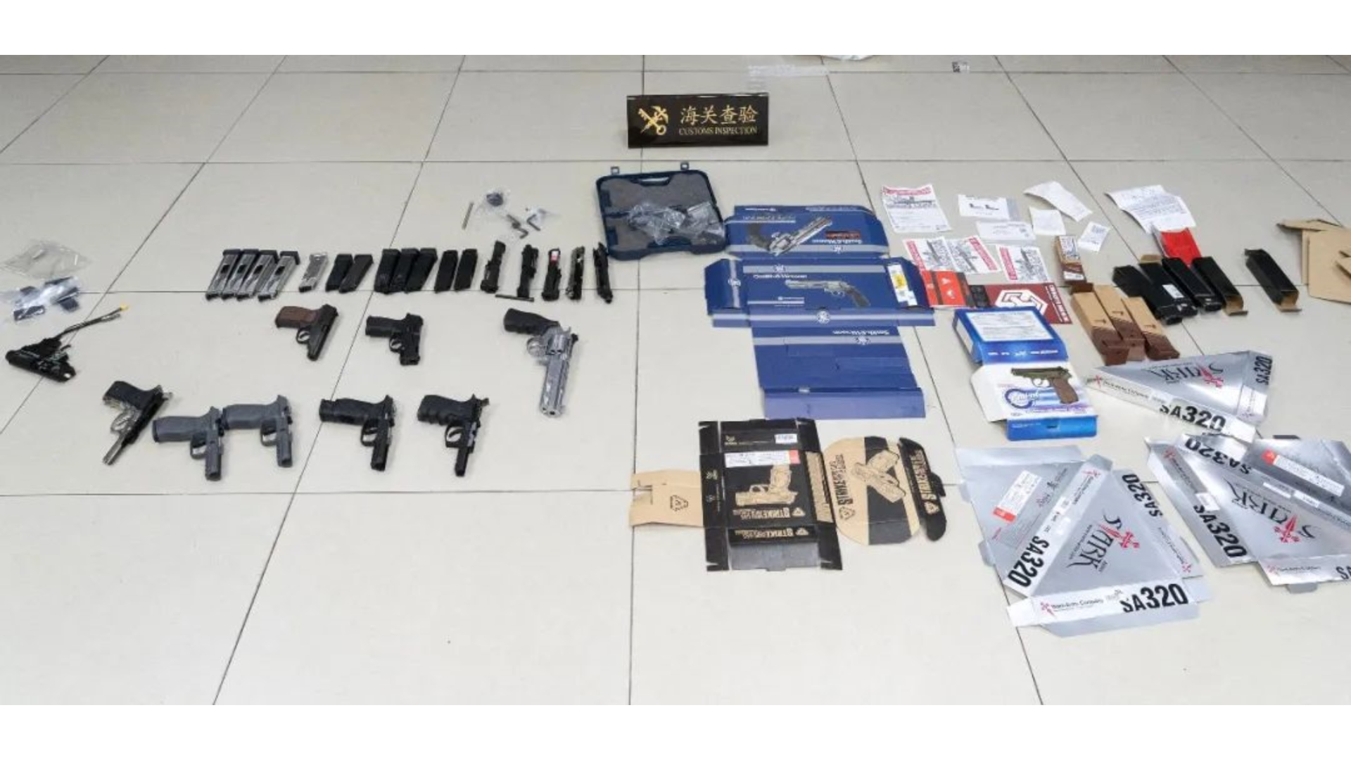 港珠澳大橋海關查獲氣動槍支6把