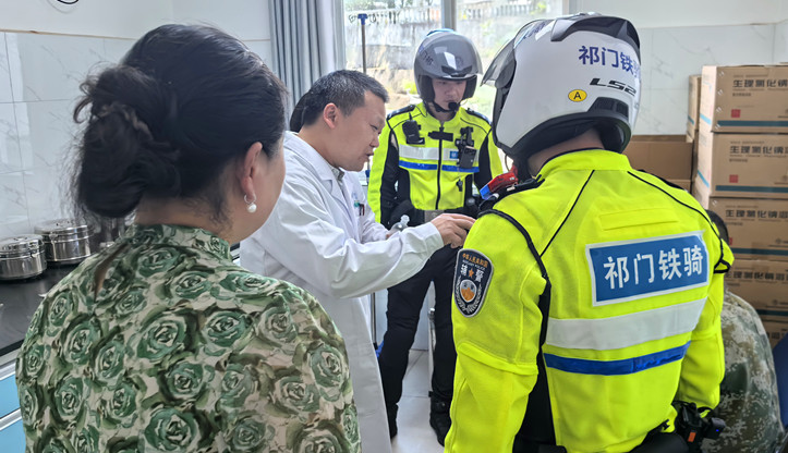皖祁門縣：警醫攜手上演「生死時速」