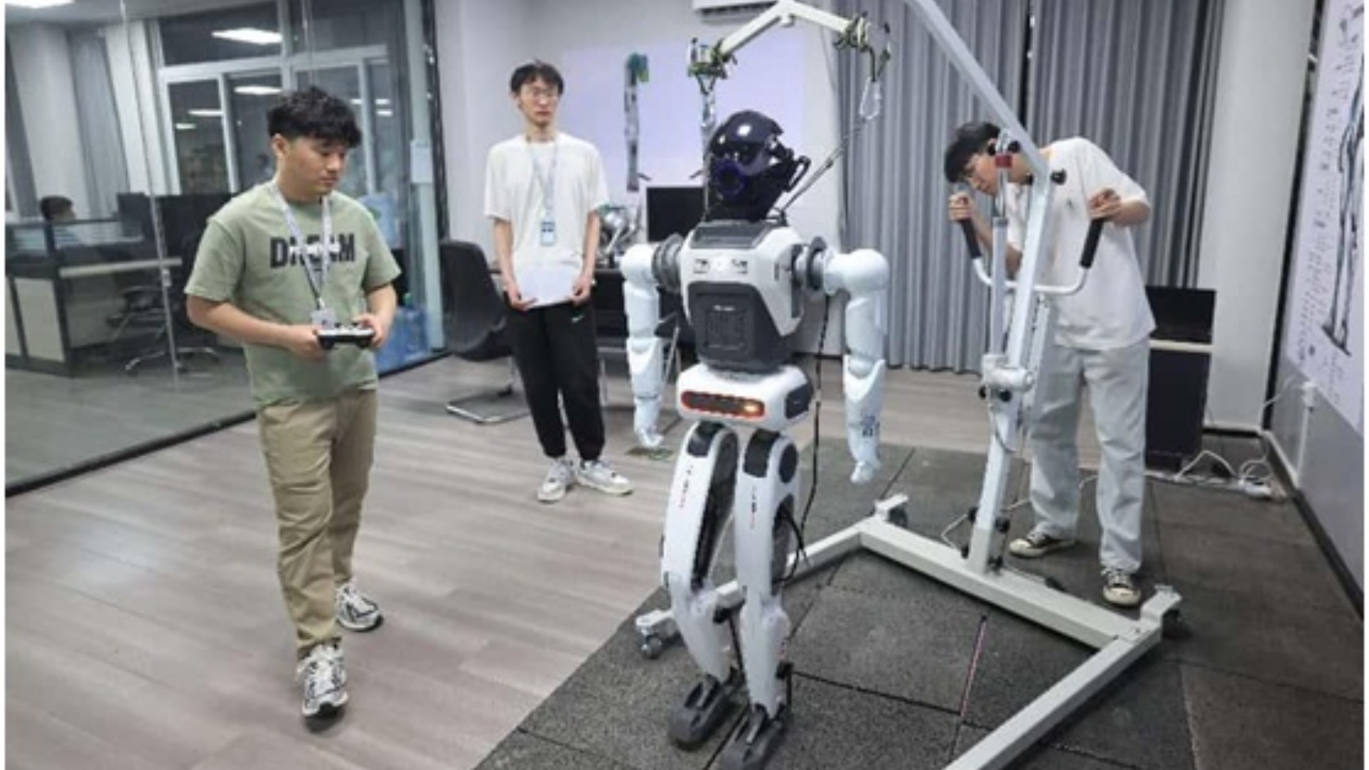 安徽蚌埠：智能人形機器人引領情感交互革命