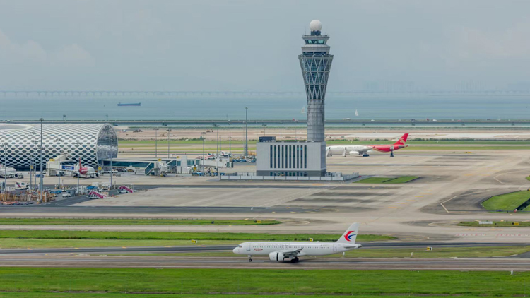 深圳機場首次迎來國產大飛機C919