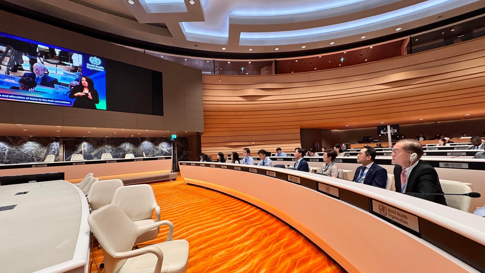 盧寵茂以中國代表團成員身份出席世衞大會