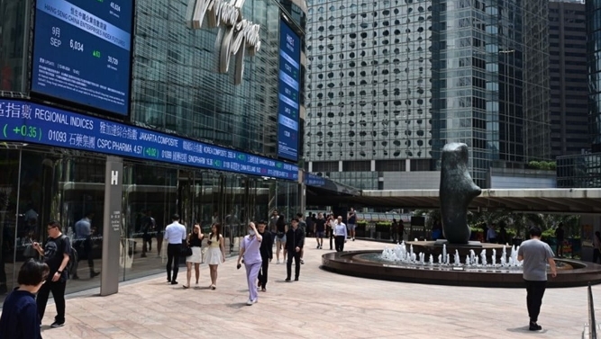 【收市盤點】港股收市跌283點 周大福升4%聯想績後挫5%