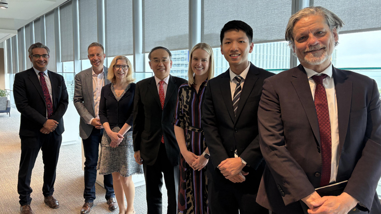 許正宇到訪多倫多保險公司 遊說企業遷冊來港