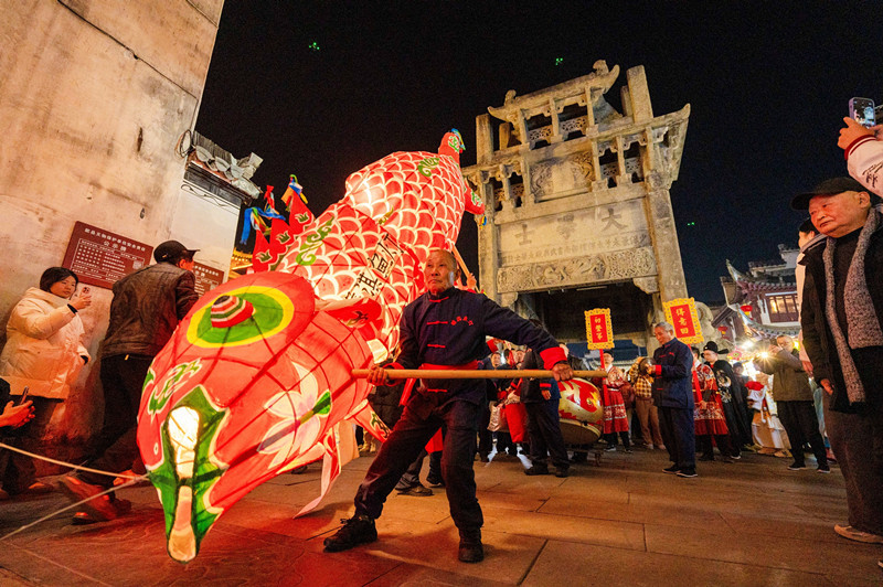 安徽文化符號——歙縣魚燈亮相中國成都國際非遺節