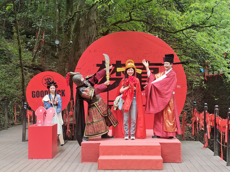 有片|皖休寧縣：逍遙端午 祈福遊雲