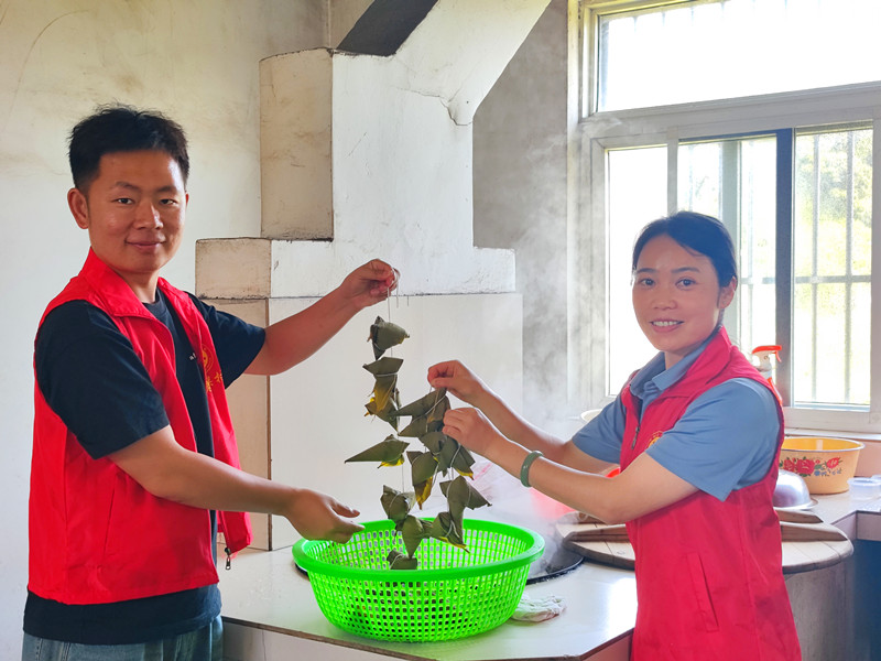 包粽子嘮家常噓寒又問暖  皖黃山區三口鎮文明傳承迎新風
