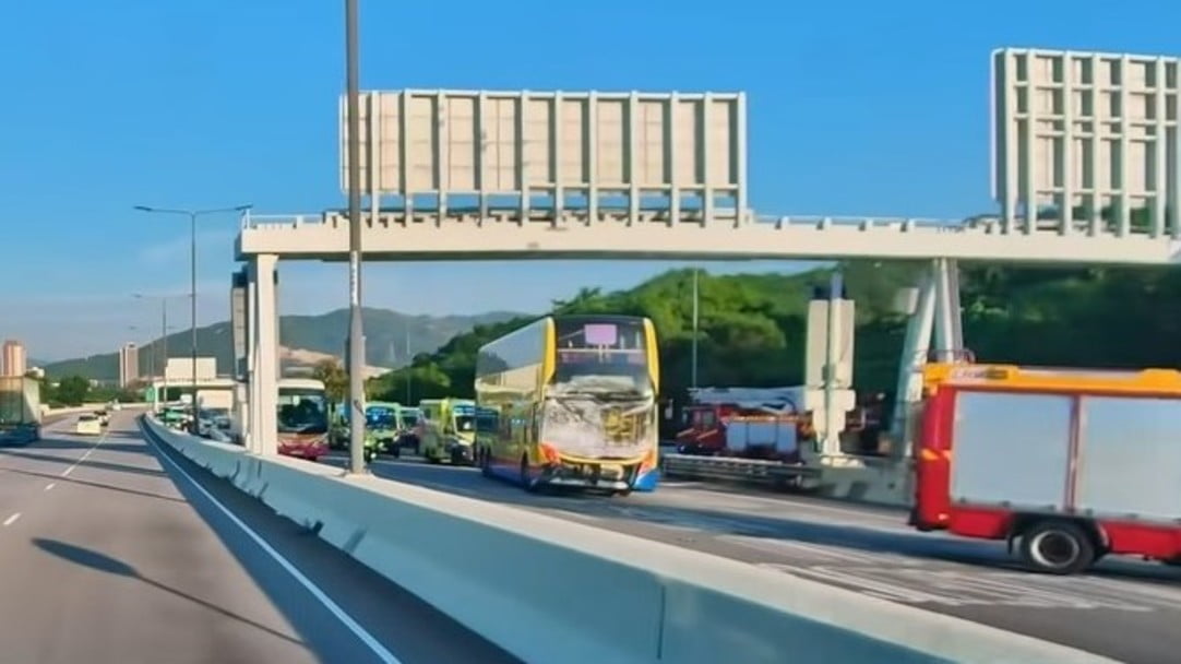 港深西部公路車禍10人受傷 司機涉危駕被捕