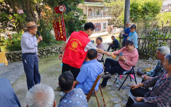 皖休寧板橋：「送戲下鄉」潤心田  民生實事暖人心