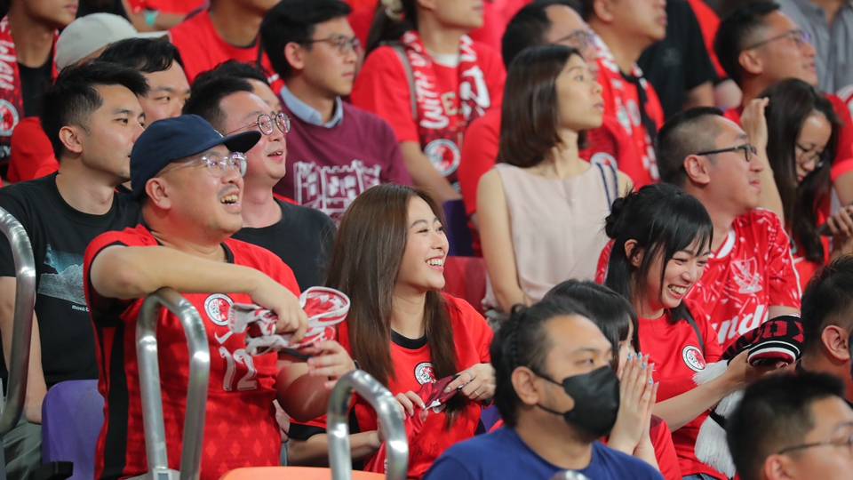 有片｜港隊1:0絕殺印度 足球女神全情投入