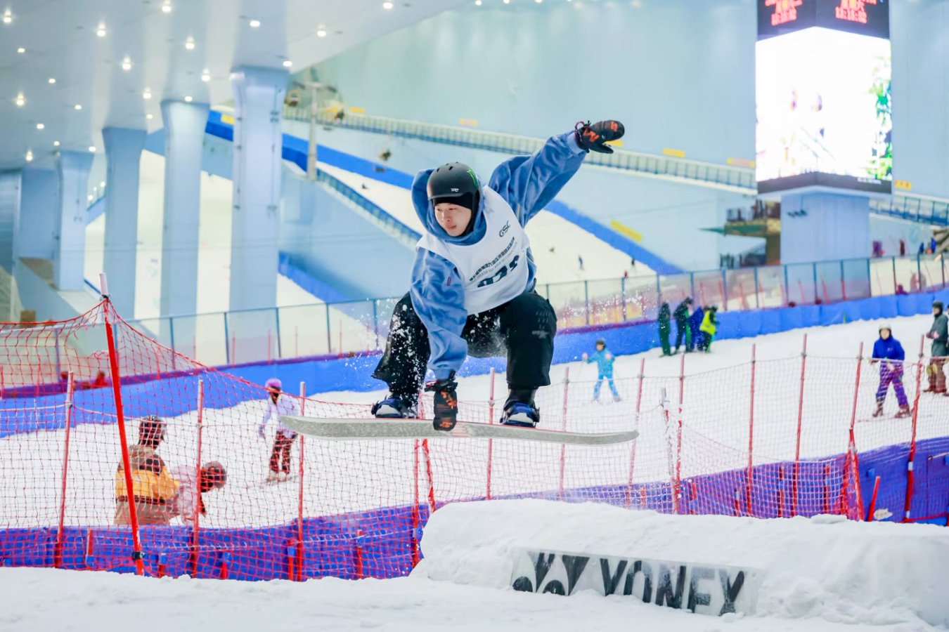 大灣區冰雪運動啟新 「四季冰雪 盡在灣區」主題活動在廣州熱雪奇蹟開幕