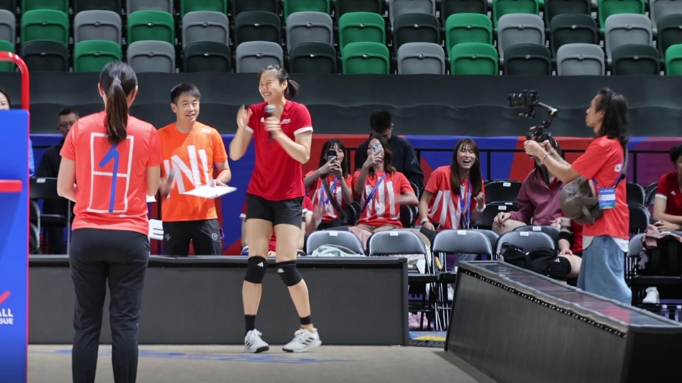 有片｜中國女排廣東話介紹自己 襲翔宇搞笑出場