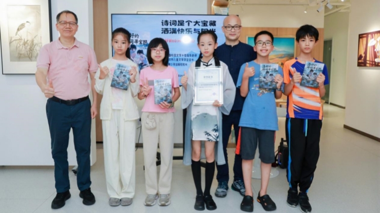 AI助力創作靈感 《洛妤的詩詞尋寶圖》新書分享會在深舉辦