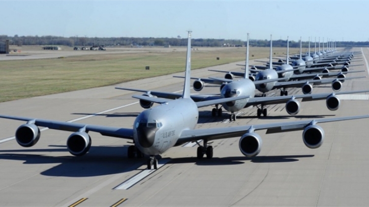 外媒：大量美國軍機正穿越大西洋 美航母駛向中東