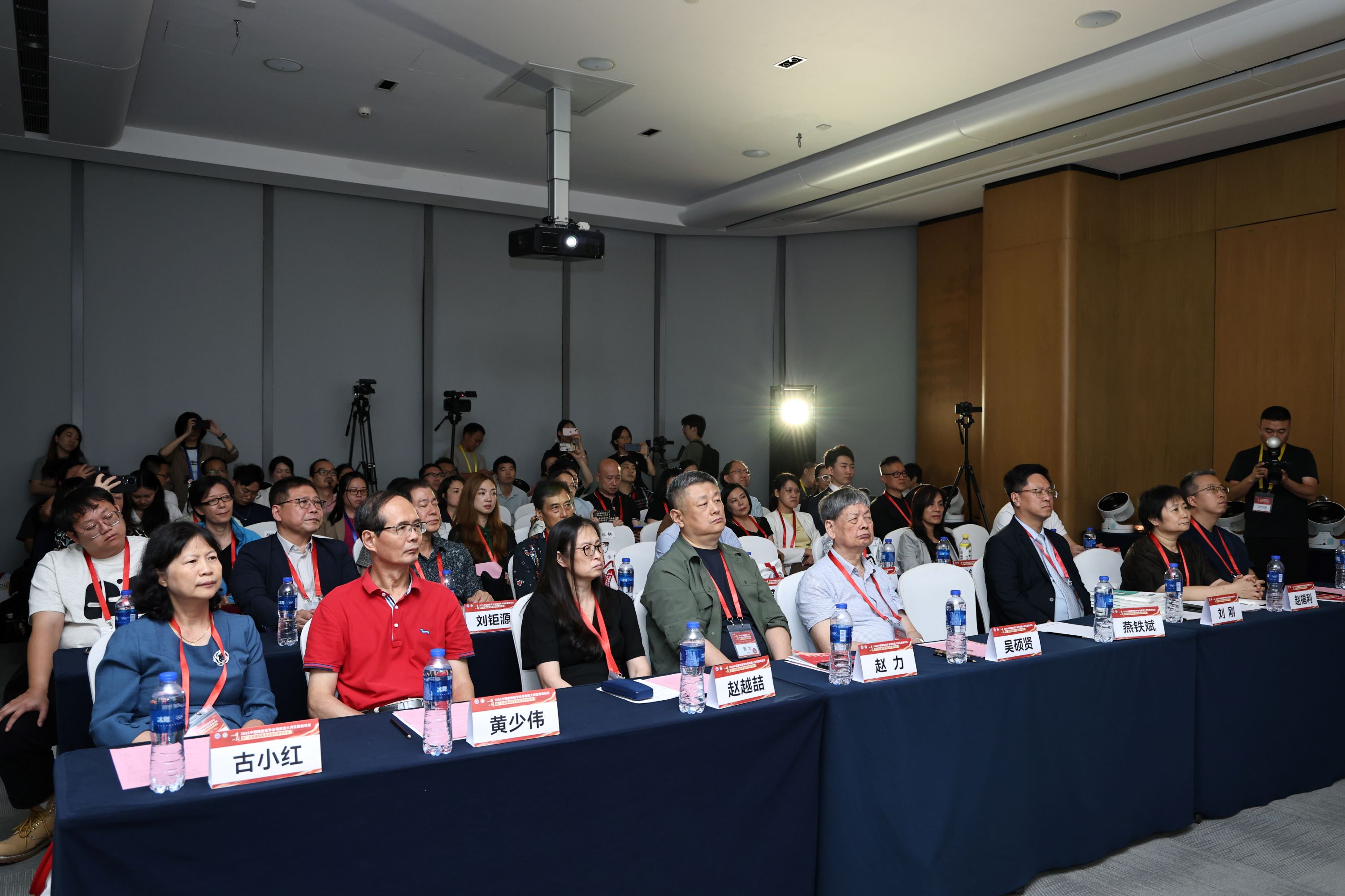 首屆「環境科學與生命健康」院士思享會穗舉行