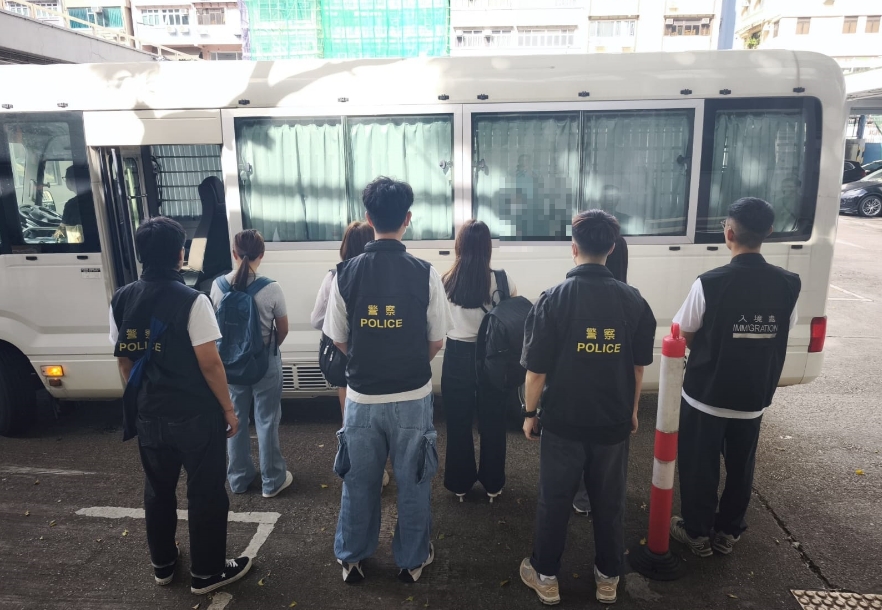 警方旺角打擊黑工 拘捕9名女子