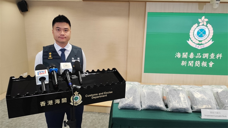 海關機場破兩宗旅客販毒案 拘兩男檢730萬元大麻花