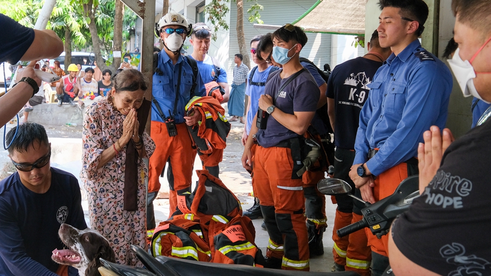 緬甸地震救援隊榮登行政長官表揚榜 鄧炳強：實至名歸！
