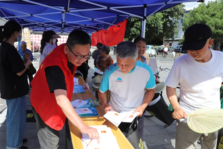 黃山市「土地日」主題宣傳活動走進休寧