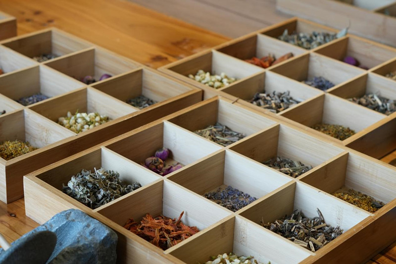 皖徽州大靈山旅遊度假區：續寫中藥香囊的非遺華章