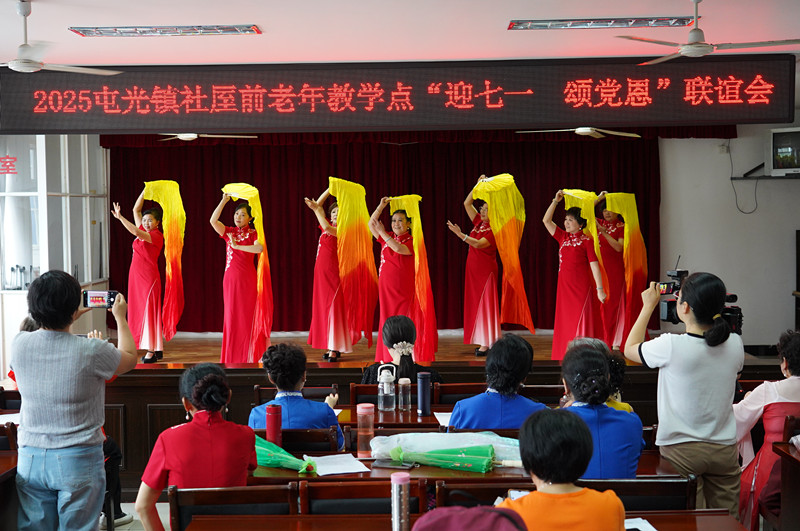 皖屯溪屯光鎮：社屋前情寄黨 教學點藝生輝