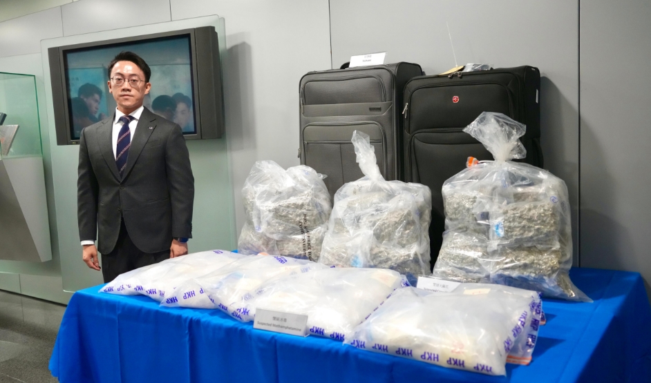 警方機場偵破旅客運毒案 拘一女檢1200萬元毒品