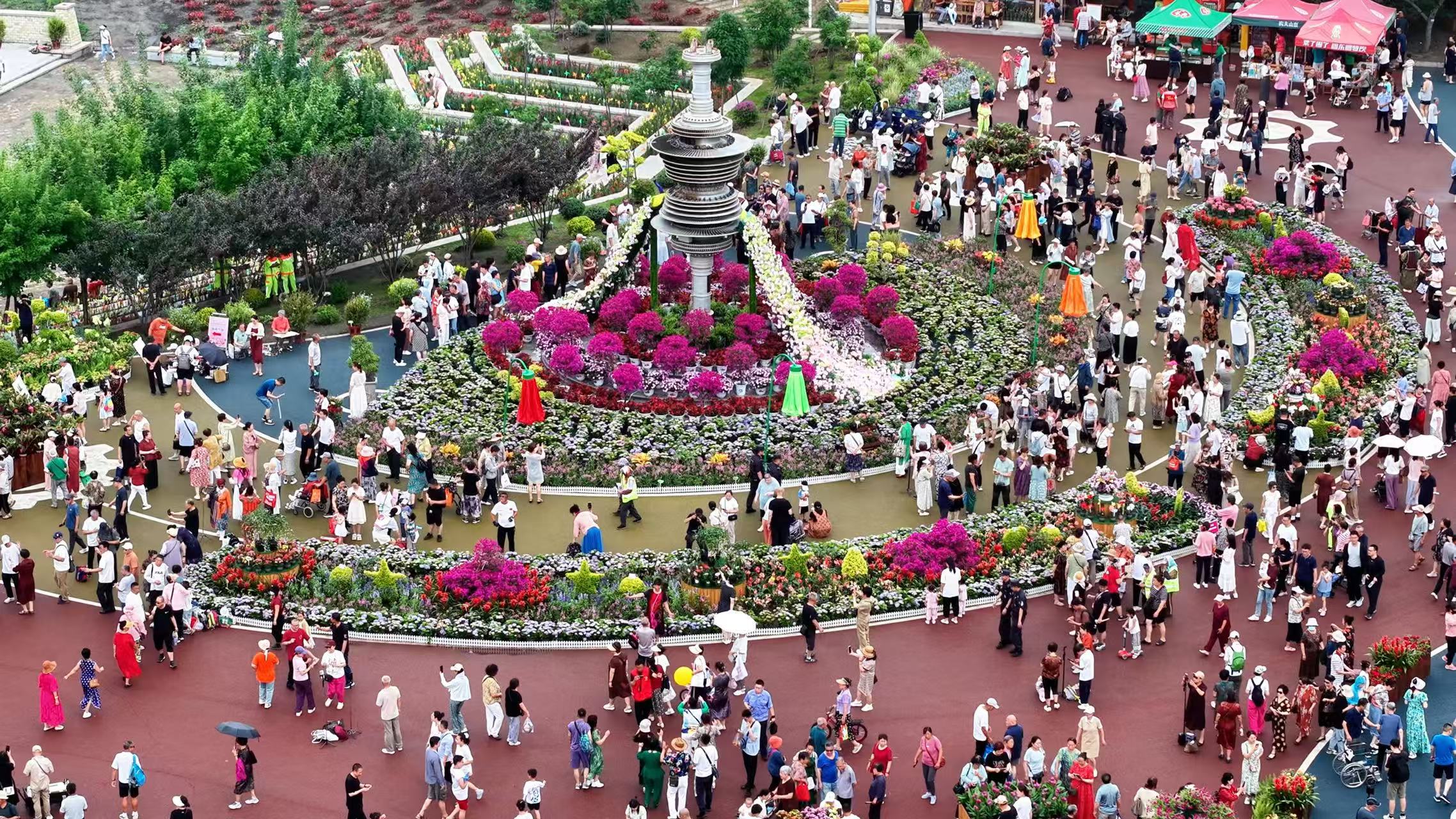 哈爾濱香坊區首屆百花園藝展在勞動公園開幕 打造冰城夏都文旅新地標