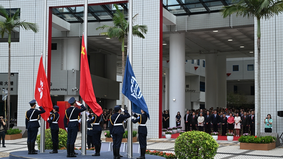 香港回歸28周年｜科大舉行升旗儀式 首支學生國旗護衛隊亮相