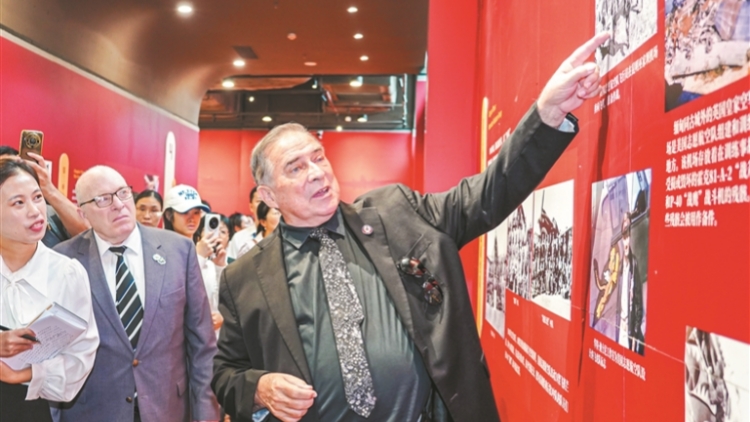 飛虎隊老兵後人在穗觀展落淚