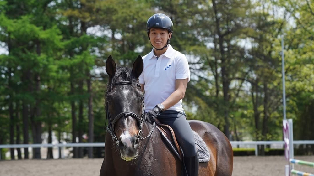 有片｜墮馬後休息五個月今早復操 何澤堯先策金鎗六十重拾騎馬感覺