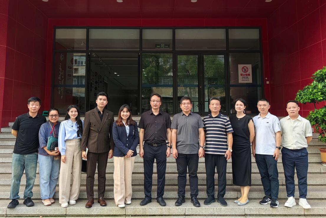 泰國暹羅萬邁教育指導中心總裁一行訪問湖南大眾傳媒職業技術學院