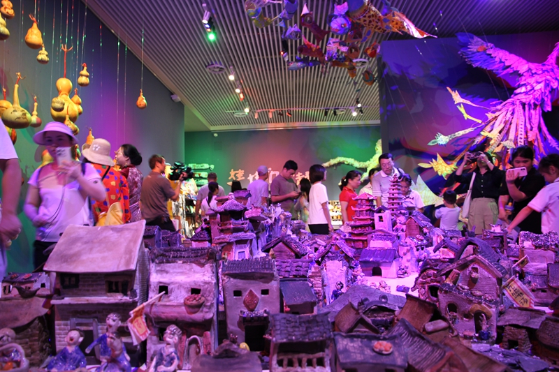 「2025第三屆湖南少兒美術作品雙年展」在長沙李自健美術館開幕