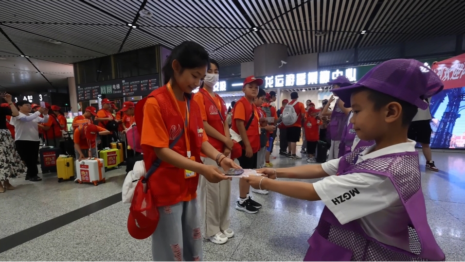 有片｜「龍泰號」援疆研學營首批阿勒泰學子飛抵哈爾濱