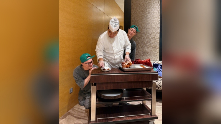 到北京凌晨食烤鴨 陳奕迅：無法抗拒