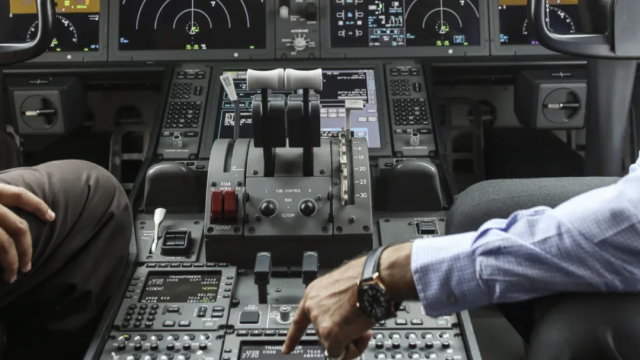 印度空難初步調查結果曝光：疑似飛行員操作失誤 雙引擎同時停止！