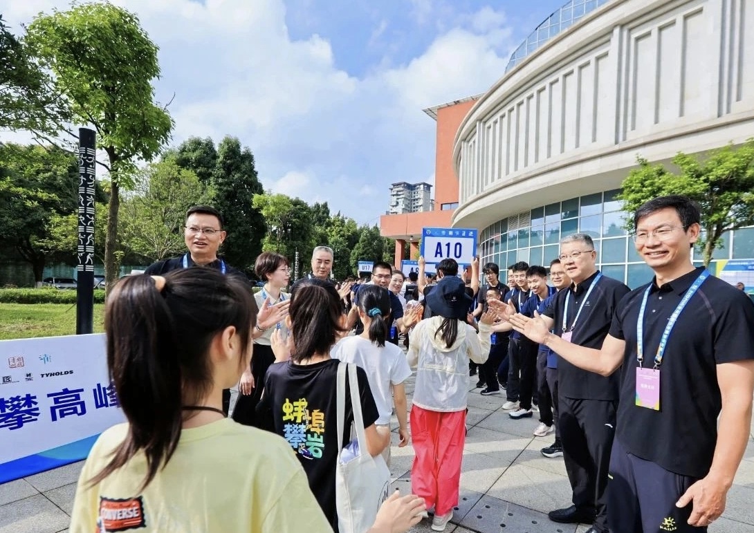 「賽動黔景」跟着賽事來貴州｜全國青少年攀岩公開賽在「爽爽」貴陽火熱開賽